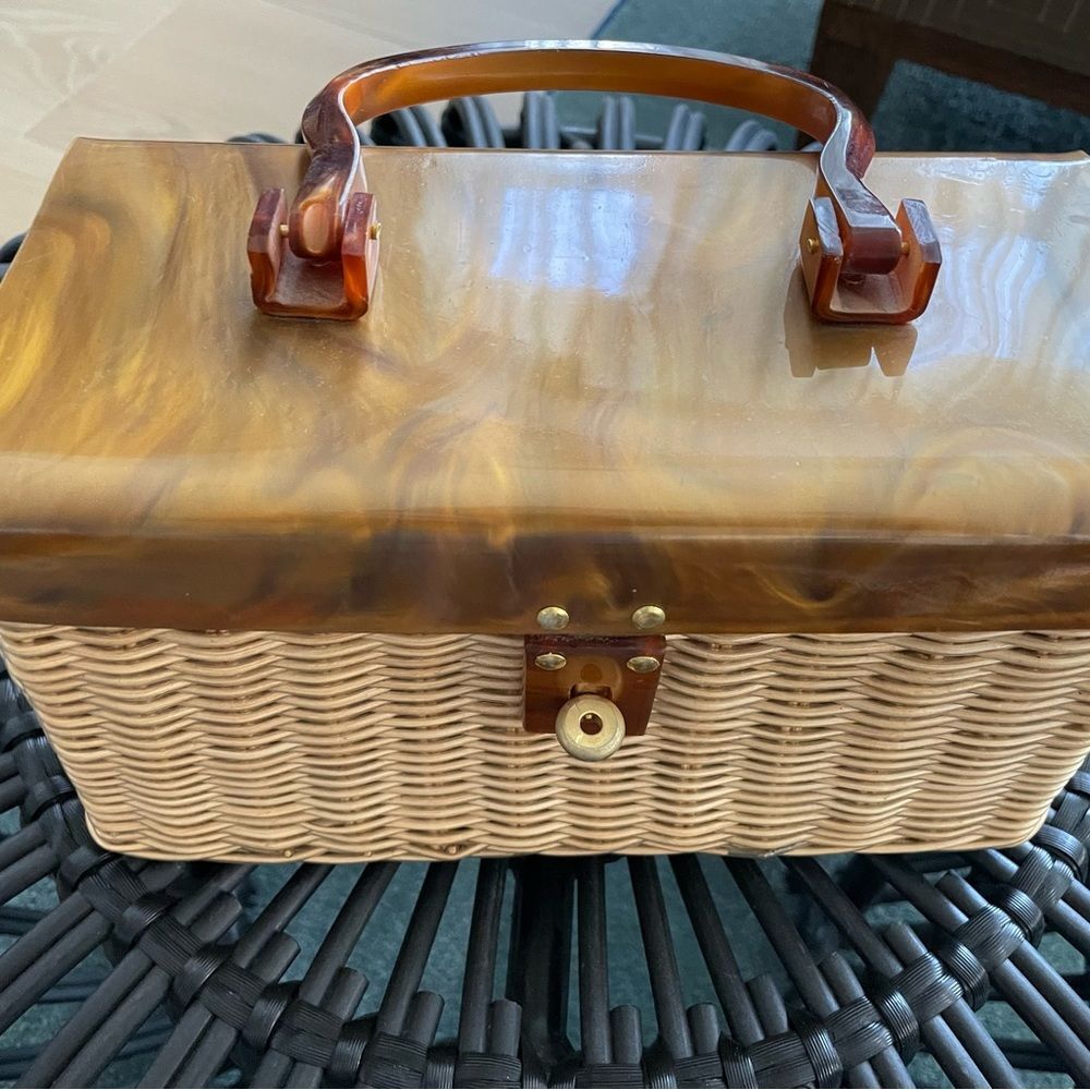 Beautiful Vintage Rattan (looks) handbag      "VINTAGE" - Picture 11 of 14